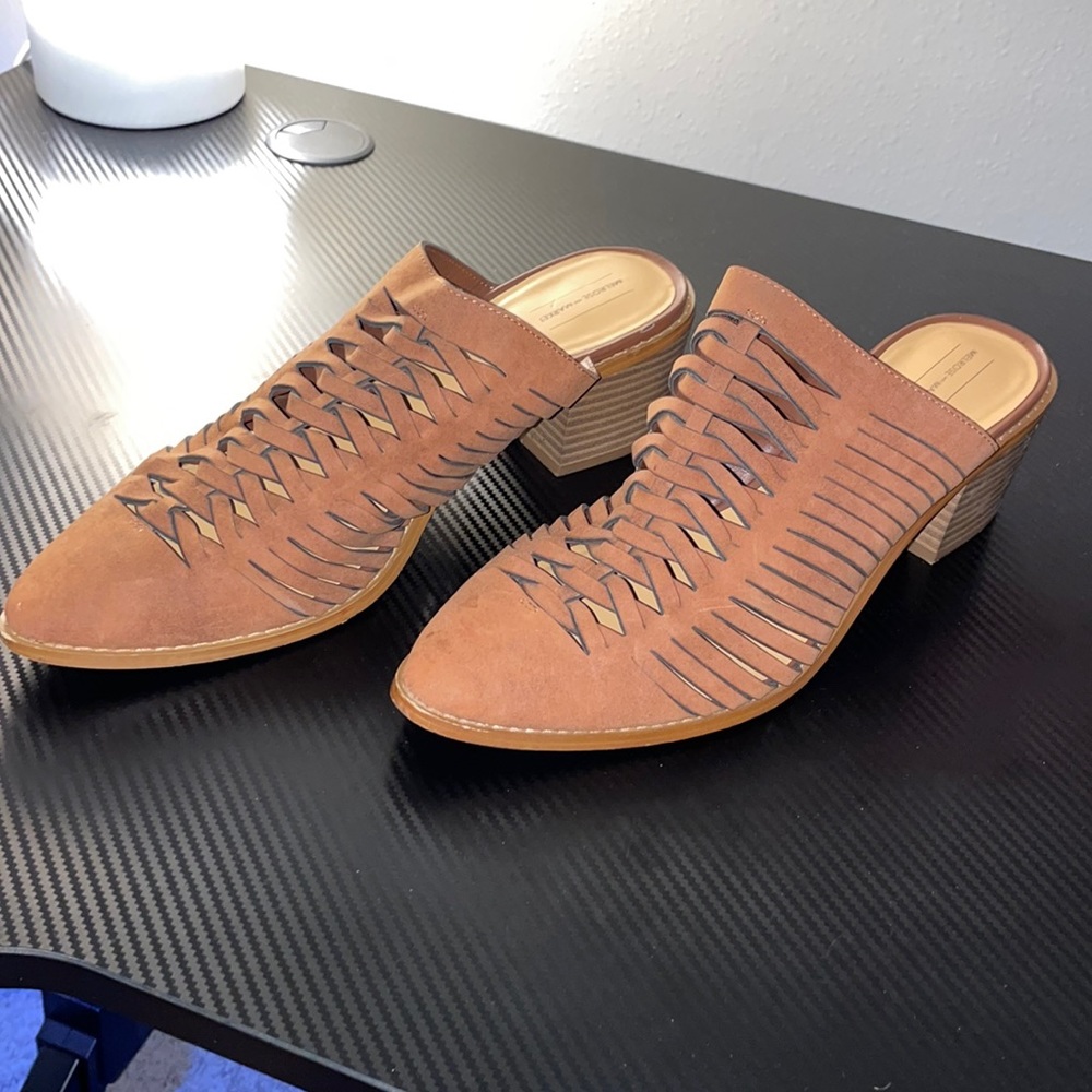 Brown mules